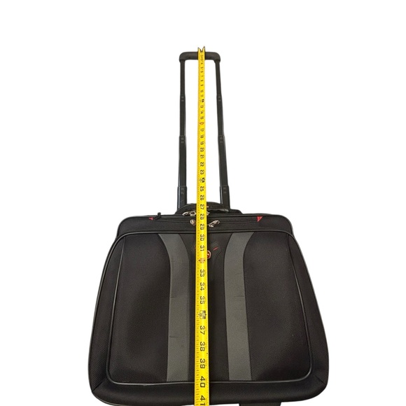 Swiss Gear Granada Business Gear Wheeled Suitcase Laptop Bag Carry On 17” Travel - Picture 8 of 16